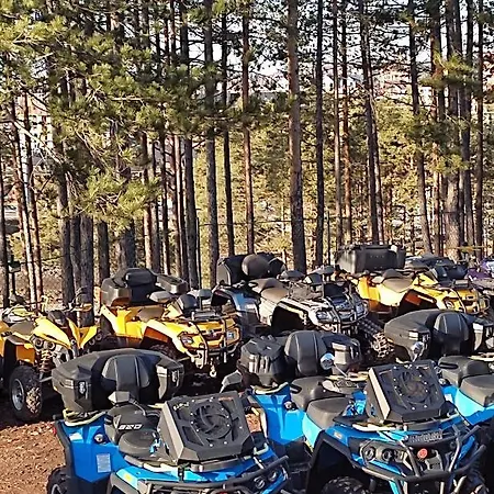 アパート Tria 1 *